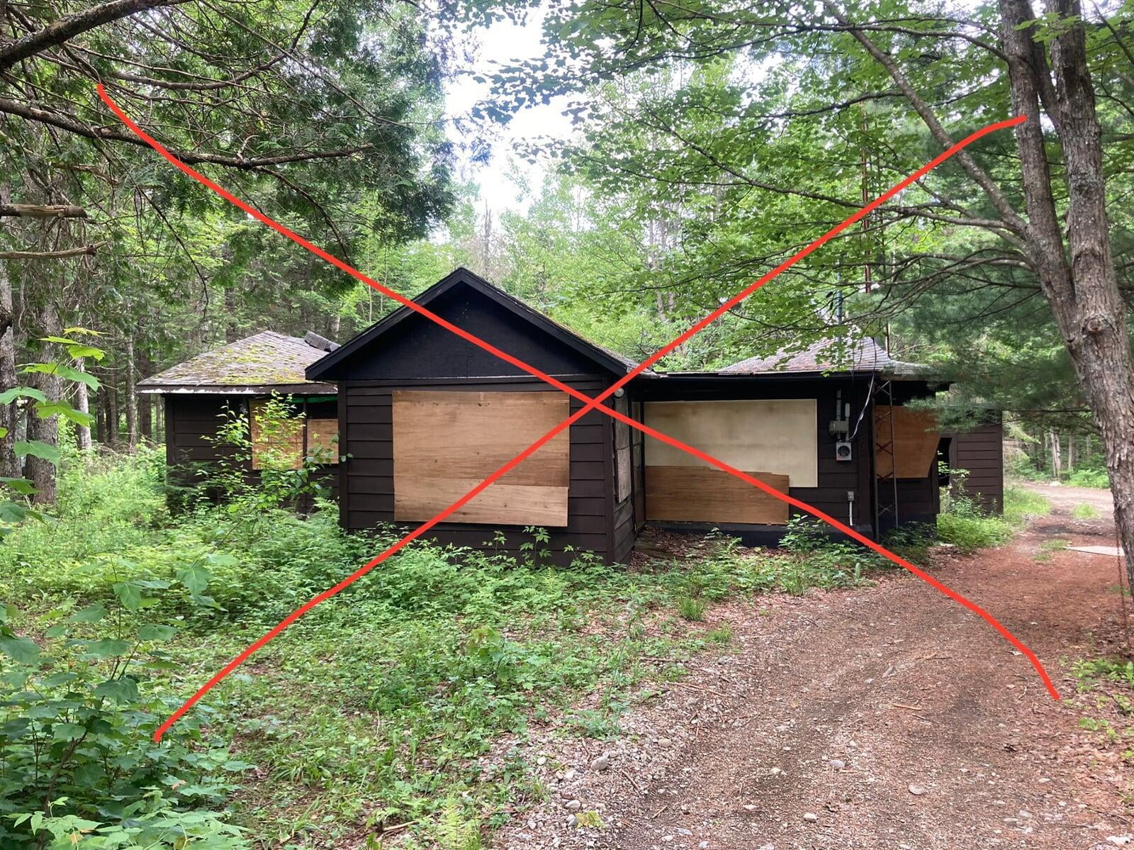 "Photograph of a prime corner land in Chertsey, QC with address 980 2e Rue, J0K 3K0. This property includes a pre-acquired construction permit from the city due to rights from the previous house. Priced at 45,000 CAD, it comes with soil testing, demolition permit, and an architectural plan by a technologist. Strategically located for easy access and visibility, this is a promising real estate investment opportunity."